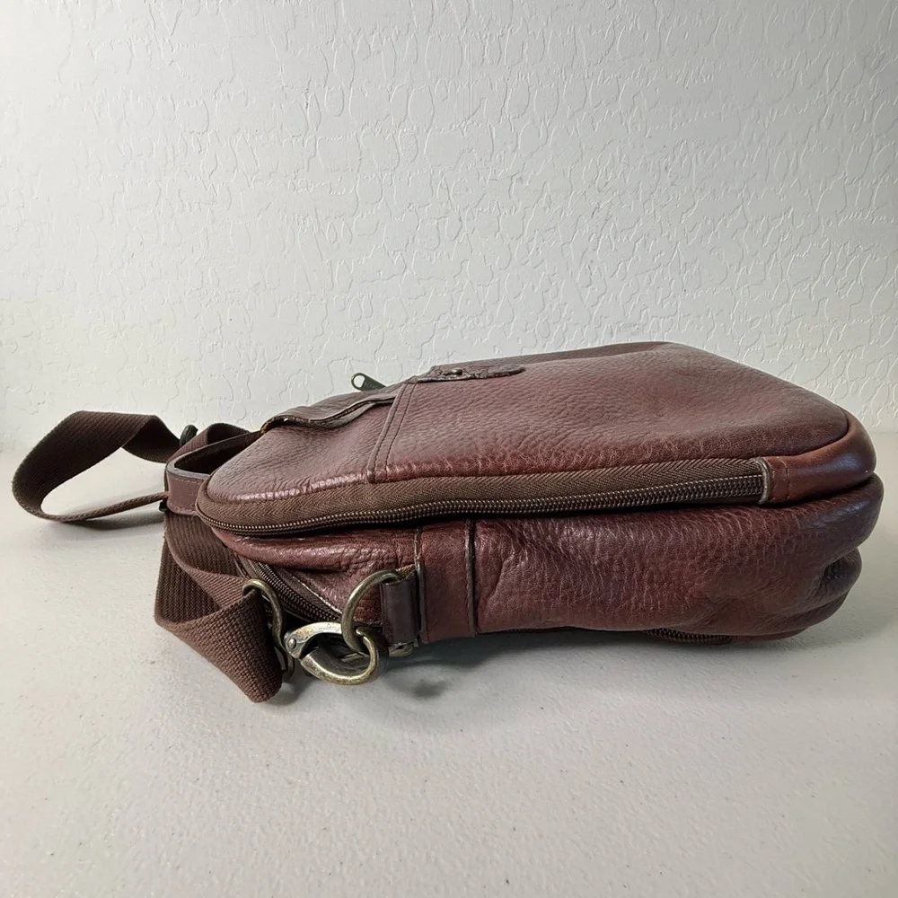 Duluth Trading Co. Lifetime Brown Leather Crossbody or Shoulder Travel Bag